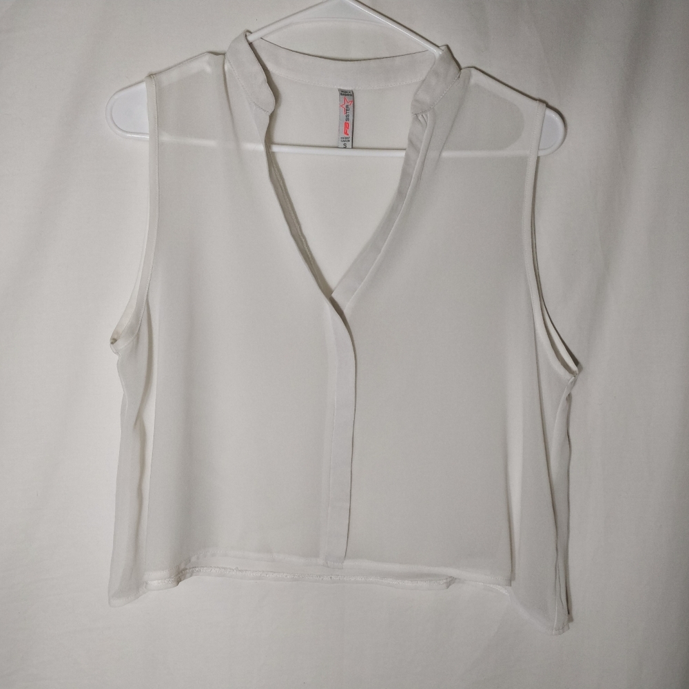 Sleeveless chifforn shirt